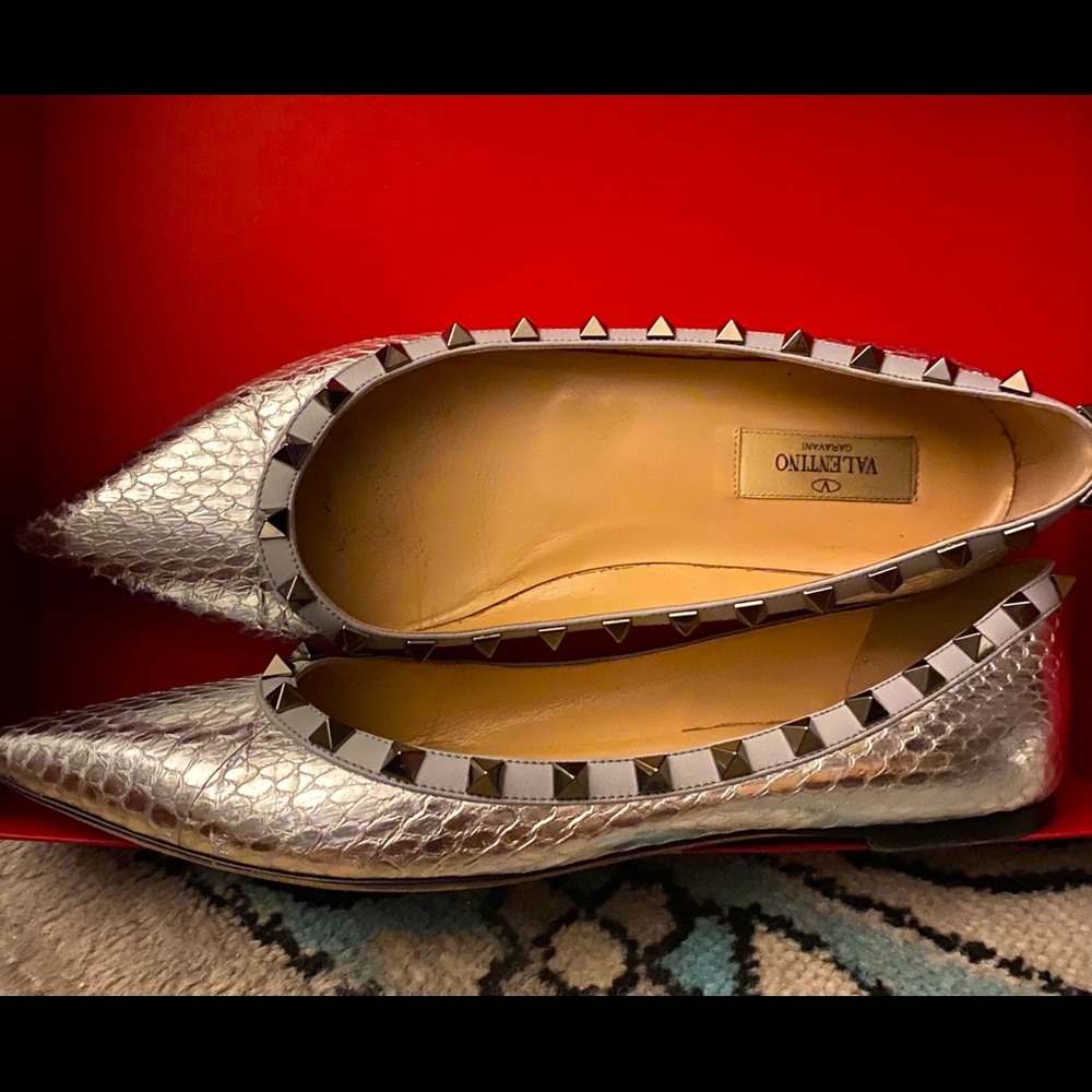 VALENTINO Rockstud Metallic Snakeskin Flats